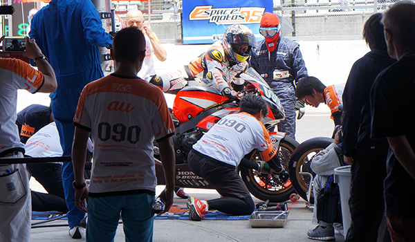 鈴鹿8耐での秋吉耕佑選手